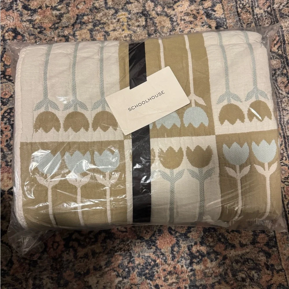 Schoolhouse Electric Tulbend Quilt, light blue, TWIN, NWT! - Picture 3 of 6